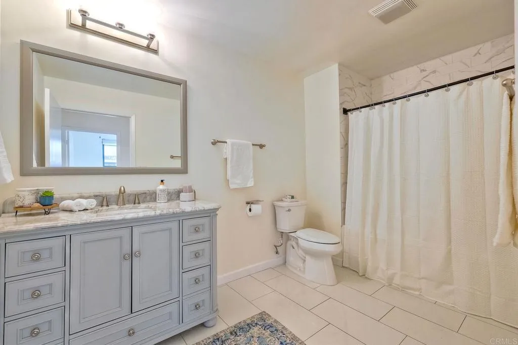 1150 J Street 117, San Diego, California 92101 home-pic-12